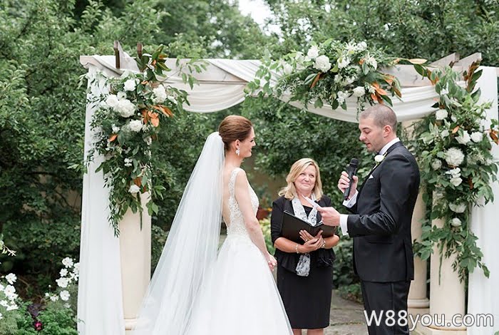 결혼식에 관한 꿈의 의미는 무엇입니까?