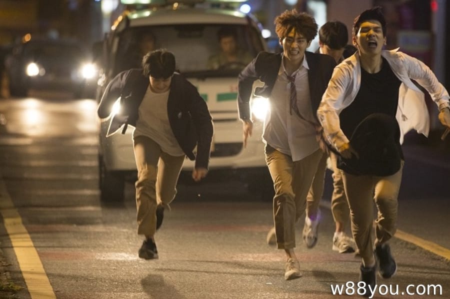 꿈에서 지인이나 적에게 쫓기는 경우