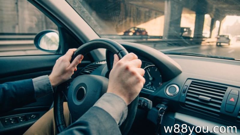 다른 사람이 당신의 새 차를 운전하는 꿈