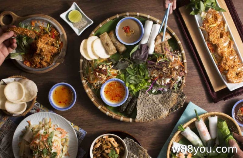 여행 중 맛있는 음식을 꿈꾸는 것