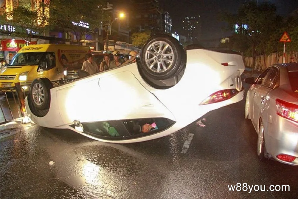 자동차가 전복되거나 심하게 파손되는 꿈