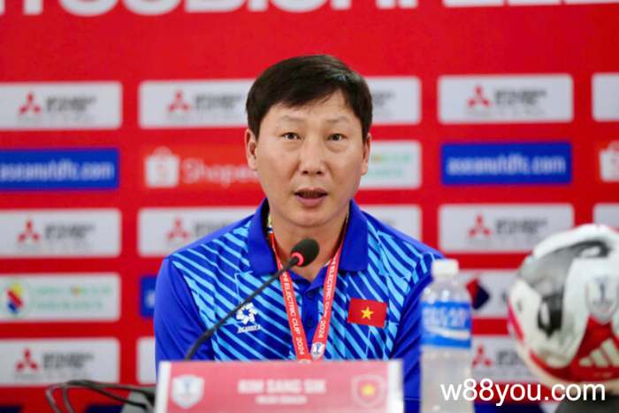 Kim Sang-sik, head coach of Vietnam National football team in media conference