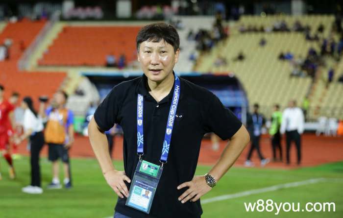Kim Sang-sik, Korean head coach in football field