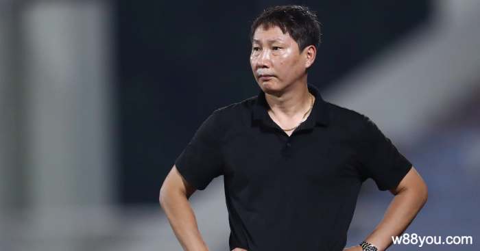 현재 베트남 U-23 축구 국가 대표팀 감독은 누구인가요?