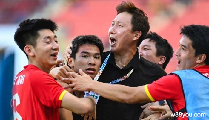 이번 승리로 베트남 남자 축구 대표팀은 SEA 게임에서 세 번째 금메달을 획득하게 되었다.
